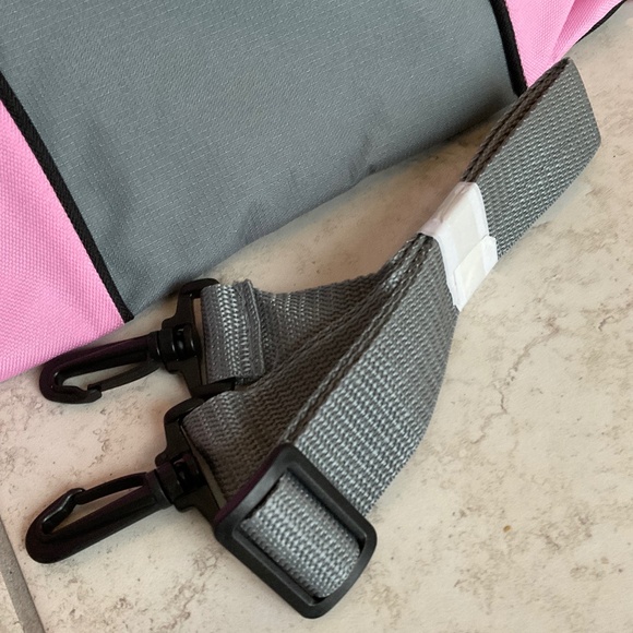 Roots - Gym Bag - Beach Tote - Pink and Grey - NWOT - Picture 3 of 13